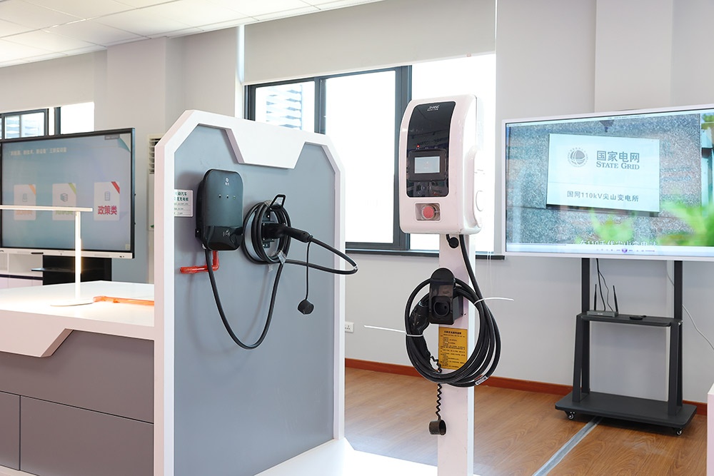 海宁尖山光储充一体微网运行展示平台